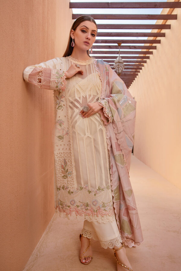  Rang Rasiya Nooreh Embroidered Luxury Lawn
3Pc Suit