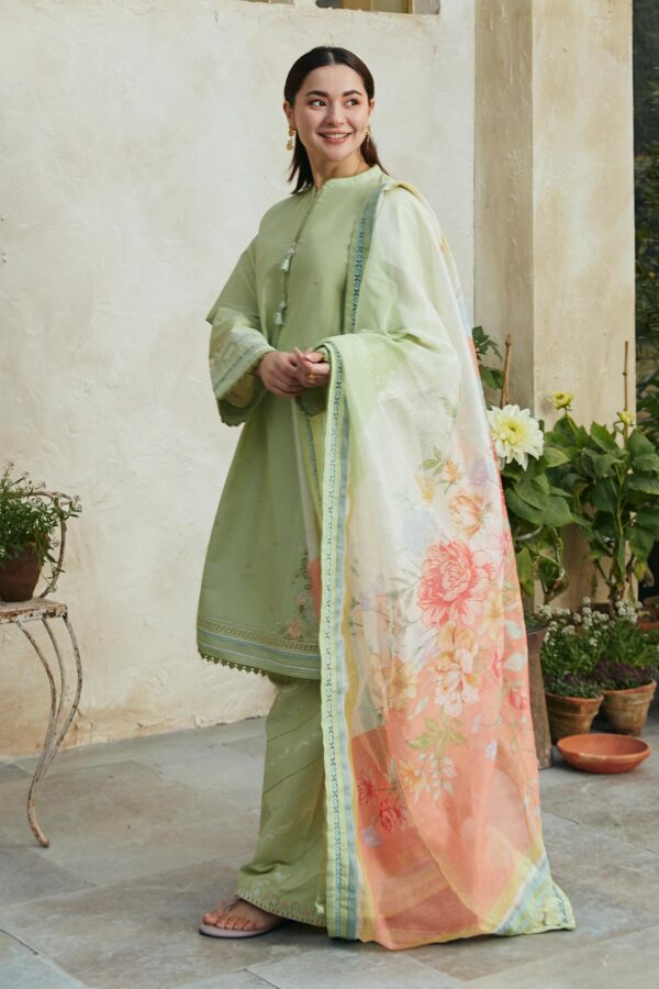  Zara Shahjahan Layla-5B Coco Embroidered
Lawn 3Pc Suit