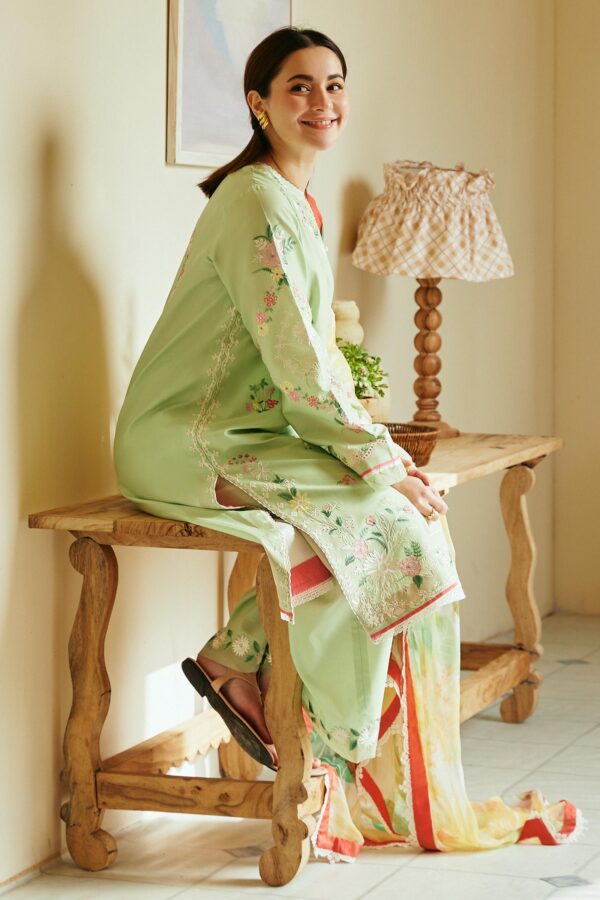  Zara Shahjahan Mahay-4A Coco Embroidered
Lawn 3Pc Suit