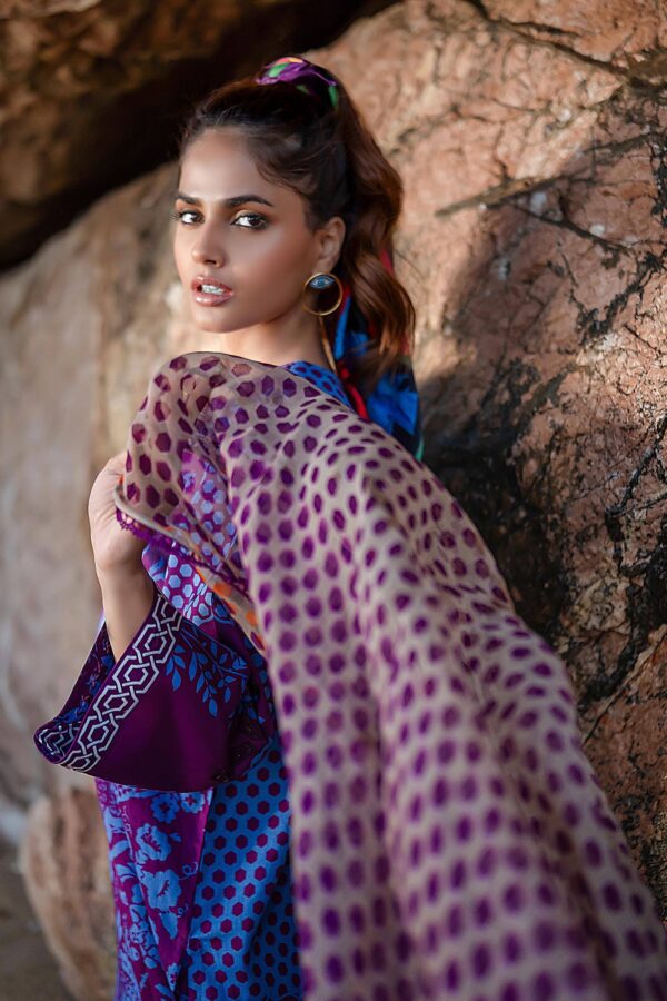 (product) Sana Safinaz Digital Printed Lawn H241-010b-3ci 3 Piece Suit Cultural Outfit 2024
