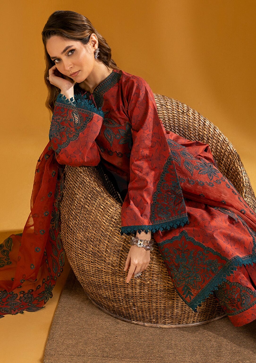 Alizeh Am24 08 Mira Maahi Lawn Collection