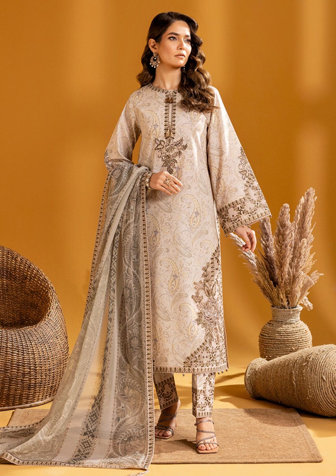 Alizeh Am24 09 Hira Maahi Lawn Collection
