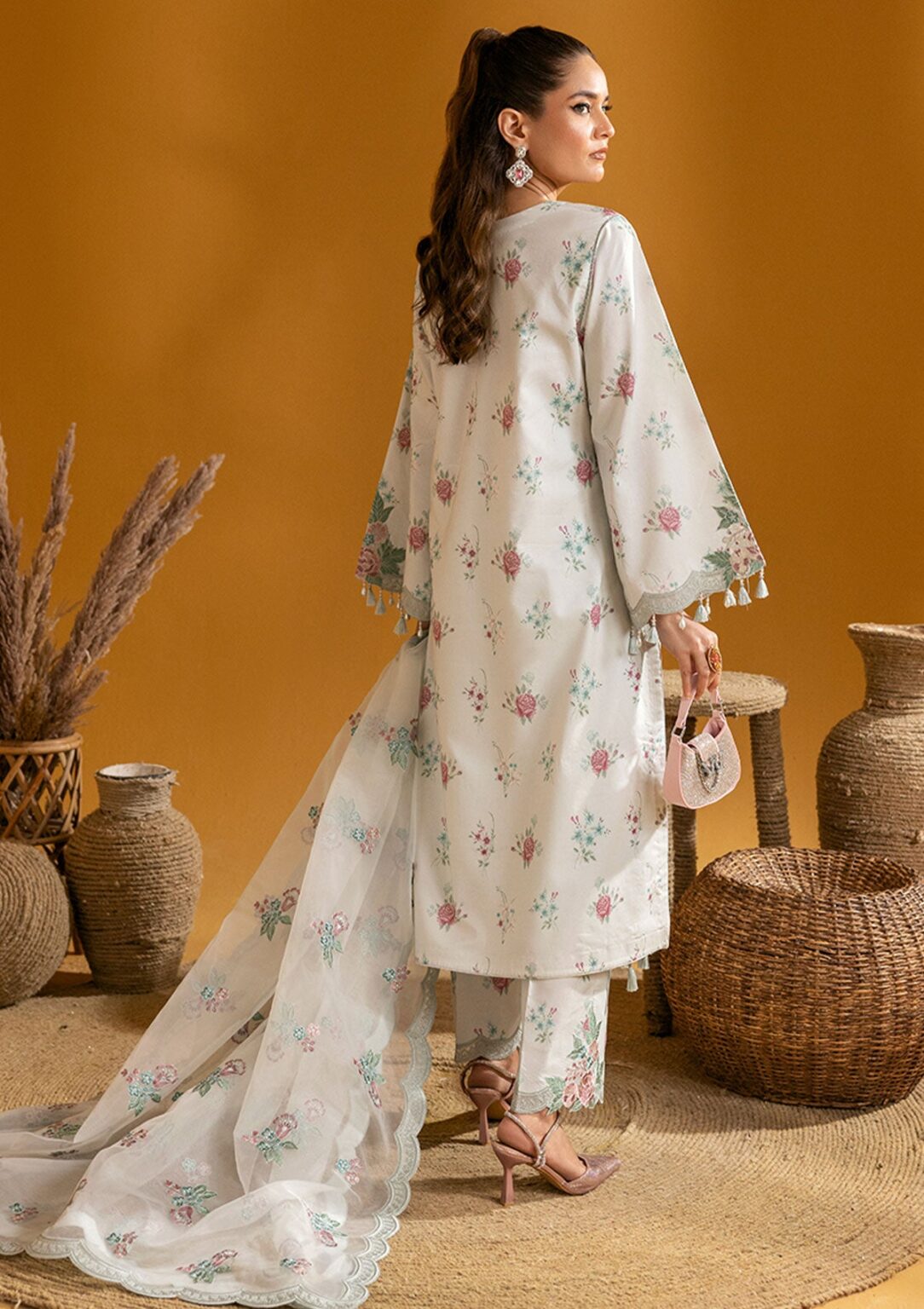 Alizeh Am24 01 Ivy Maahi Lawn Collection