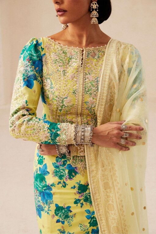 Zara Shahjahan D-13A Phool Kari Embroidered Luxury Lawn 3Pc Suit Collection 2024