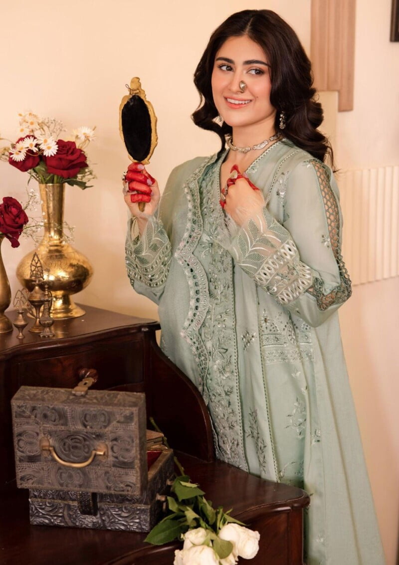 Iznik Nani Ka Ghar Ing24 03 Lawn Collection