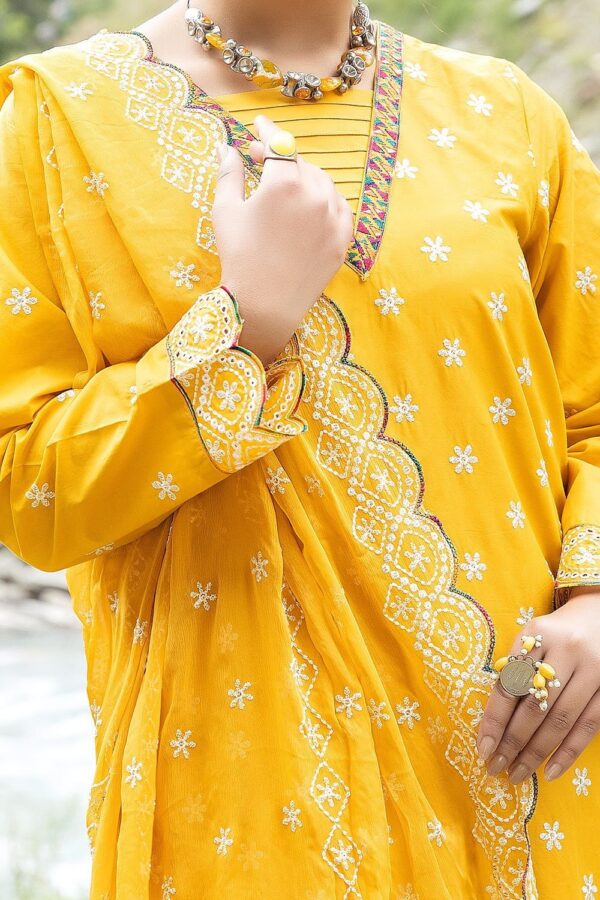 Safwa Clara Premium Caa-06 Premium Embroidered Cotton Lawn Collection 2024