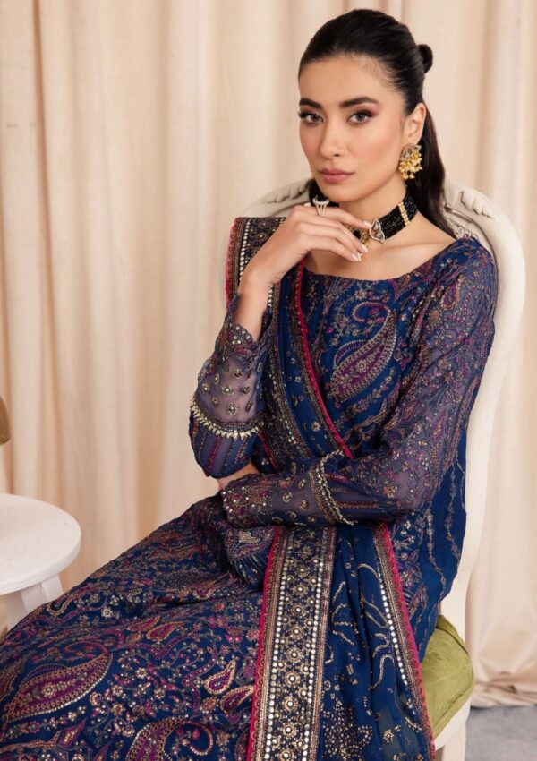 Iznik Chinon Icc 33 Qiana Formal Collection