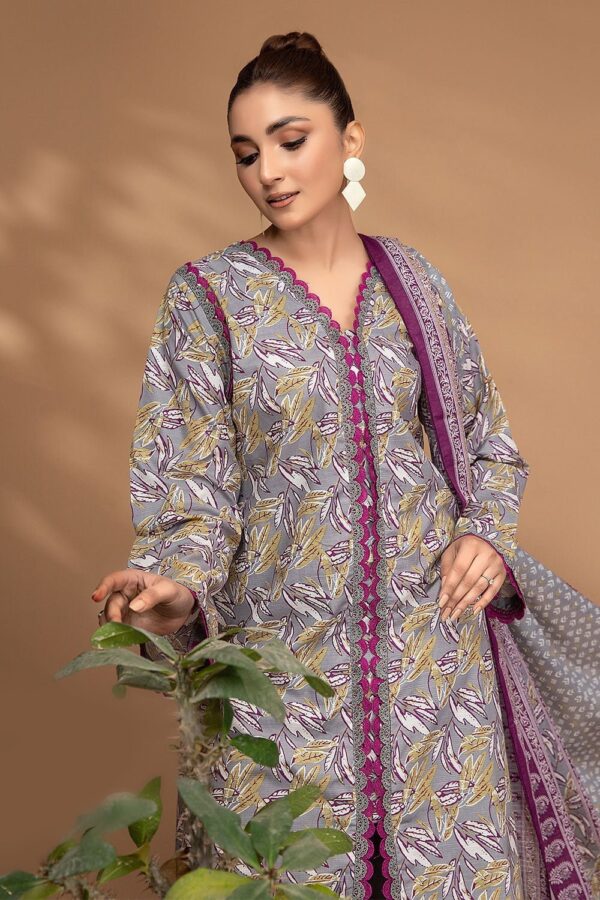 Safwa Fine Ics-32 Printed Doria Lawn Collection 2024