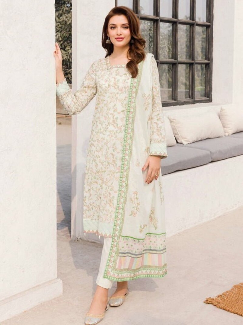 Motifz Digital 4549-Zeenat Printed Lawn 3Pc Suit Collection 2024