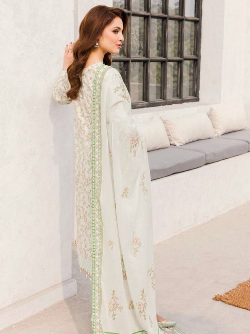 Motifz Digital 4549-Zeenat Printed Lawn 3Pc Suit Collection 2024