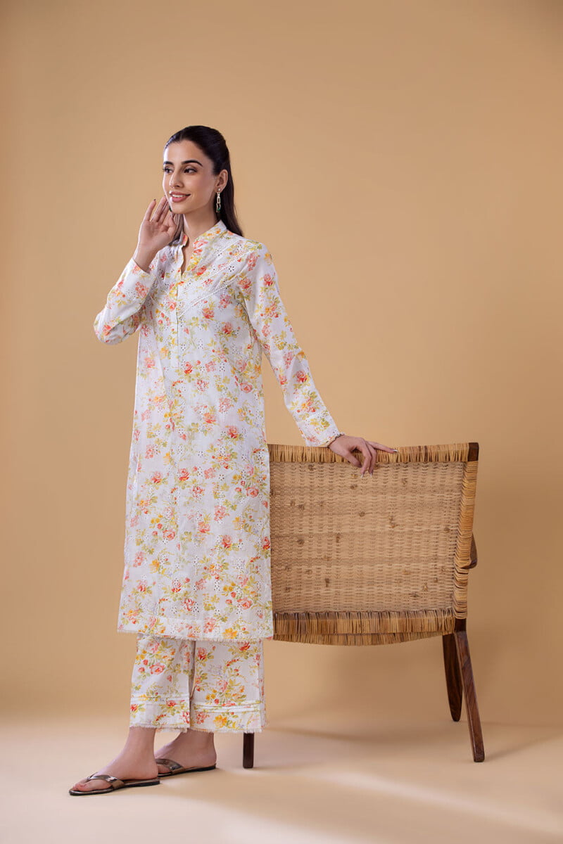 Motifz 3999 Imperial Embroidered Lawn Stitched Casuals Collection 24