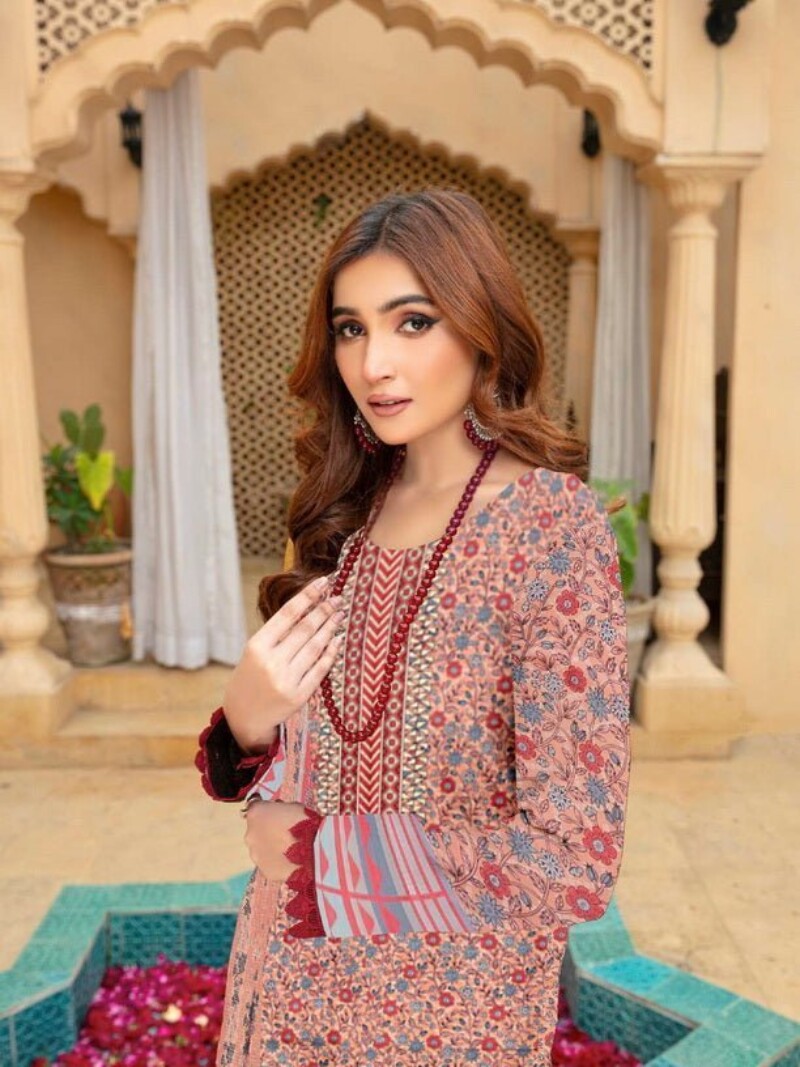 Rashk E Qamar Hajra Exclusive Dabi D-02 Qamar Hajra Exclusive Dabi Lawn Collection 2024