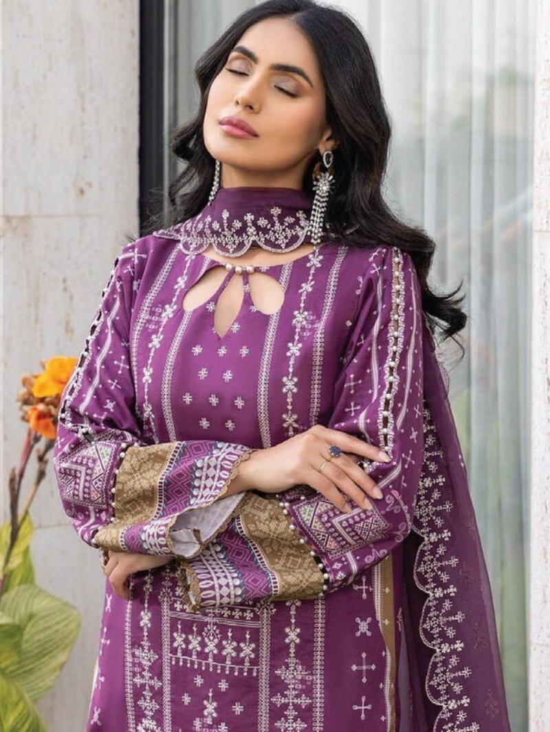 Humdum D-02 Embroidered Lawn 3Pc Suit Collection 2024