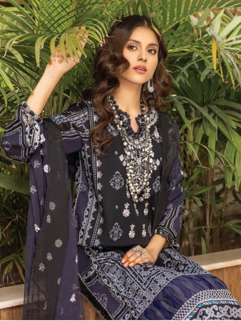 Humdum D-03 Embroidered Lawn 3Pc Suit Collection 2024