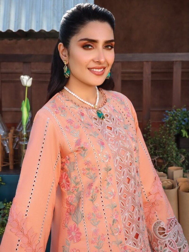 Rang Rasiya D-03 Rania Premium Embroidered Lawn 3Pc Suit Collection 2024