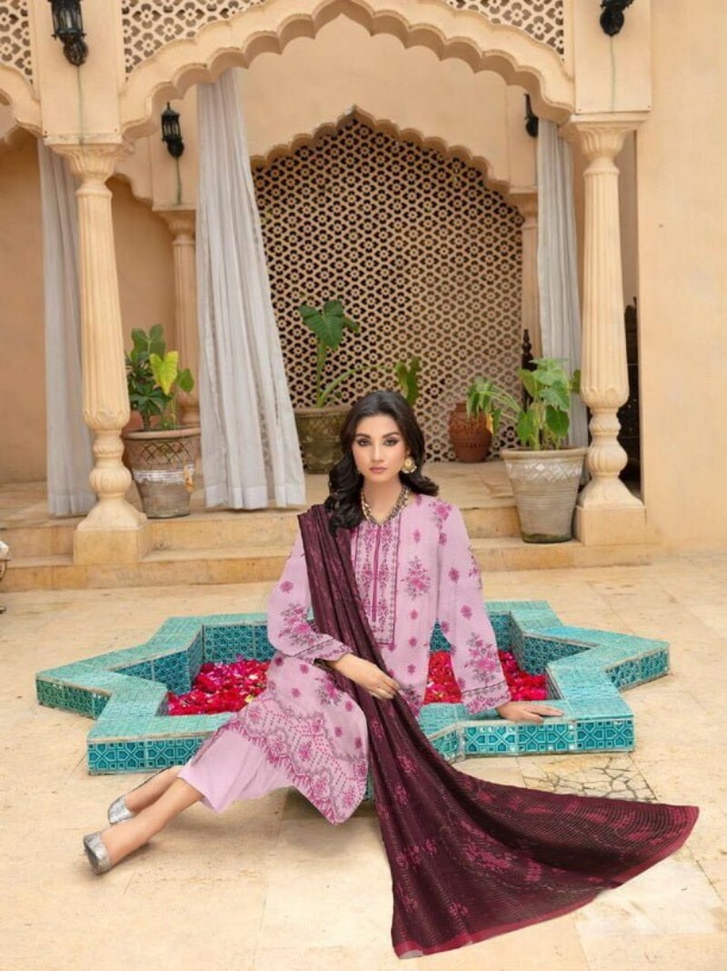 Rashk E Qamar Hajra Exclusive Dabi D-03 Qamar Hajra Exclusive Dabi Lawn Collection 2024