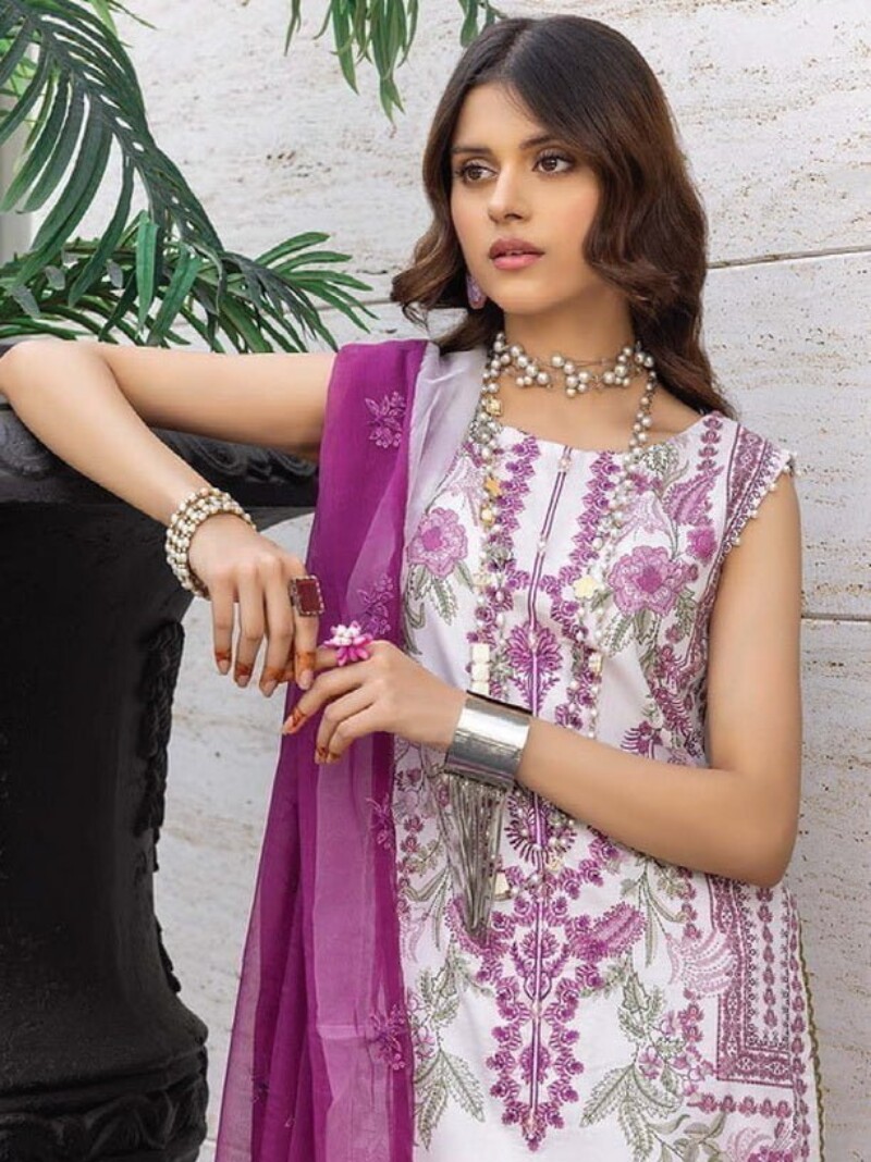 Humdum D-05 Embroidered Lawn 3Pc Suit Collection 2024