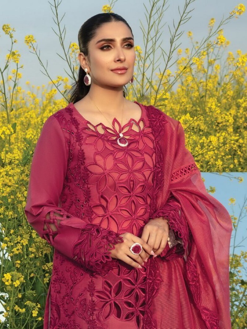 Rang Rasiya D-05 Maya Premium Embroidered Lawn 3Pc Suit Collection 2024