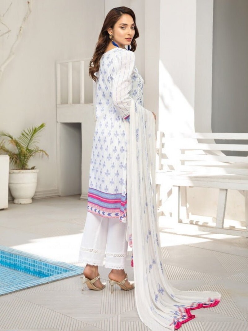 Al Kareem D-2556 Digital Printed Lawn 3pc Suit Collection 2024