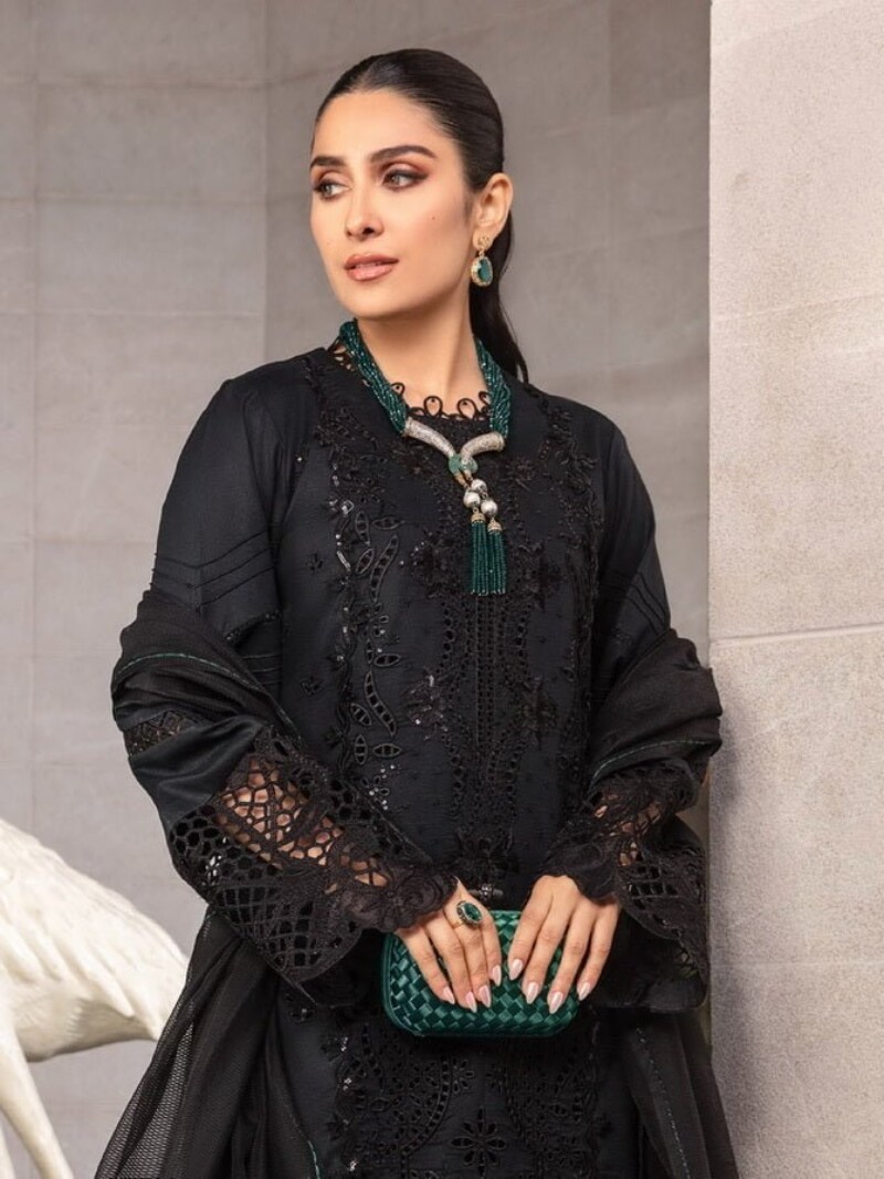 Rang Rasiya D-06 Zoya Premium Embroidered Lawn 3Pc Suit Collection 2024