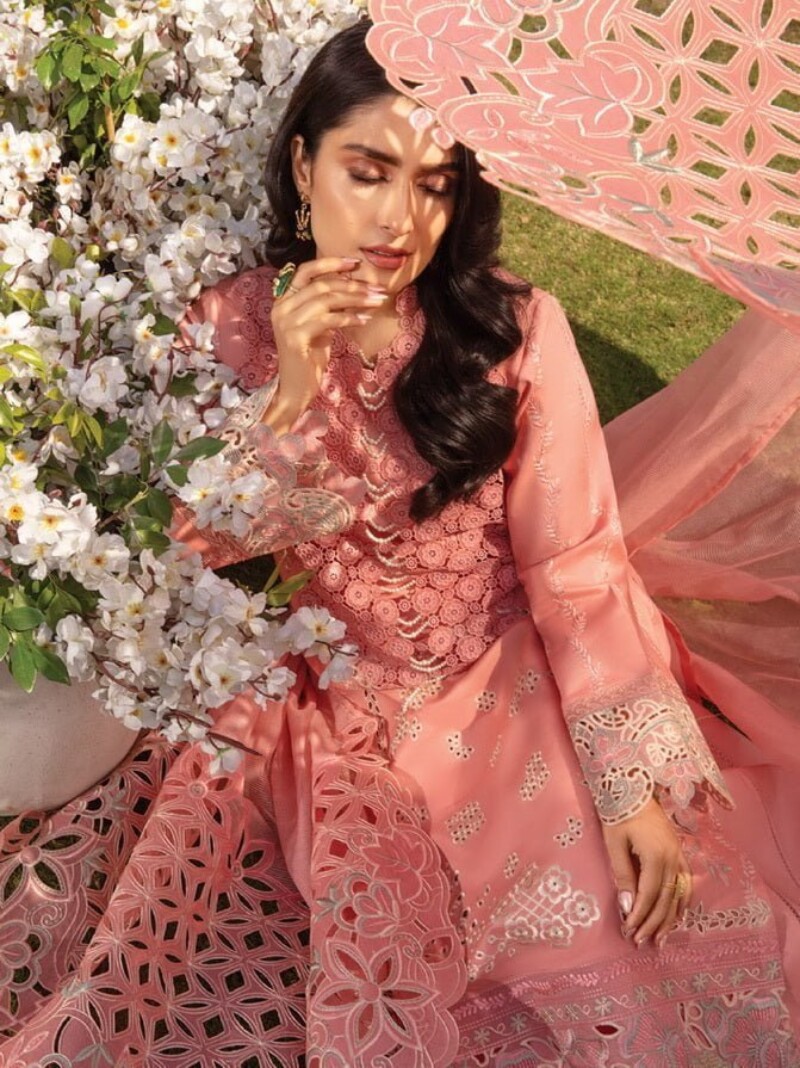 Rang Rasiya D-07 Parisa Premium Embroidered Lawn 3Pc Suit Collection 2024