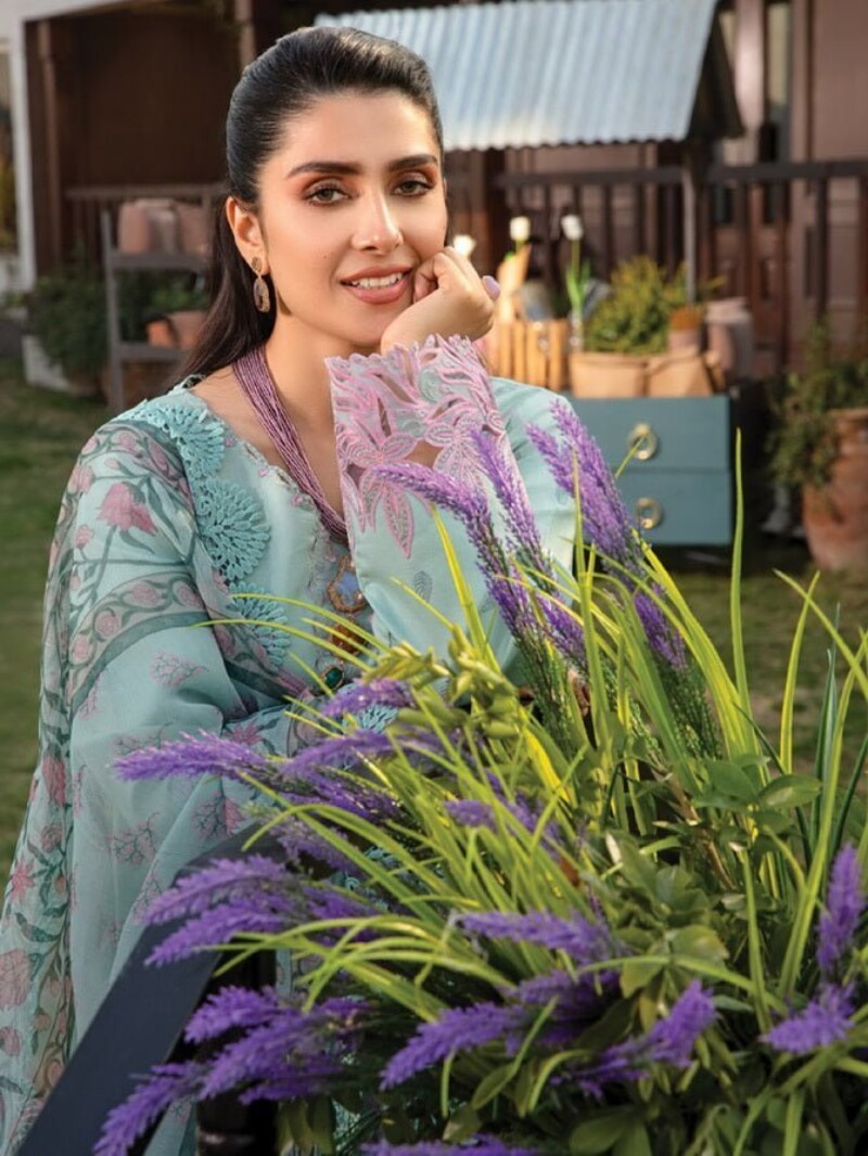 Rang Rasiya D-09 Amyra Premium Embroidered Lawn 3Pc Suit Collection 2024