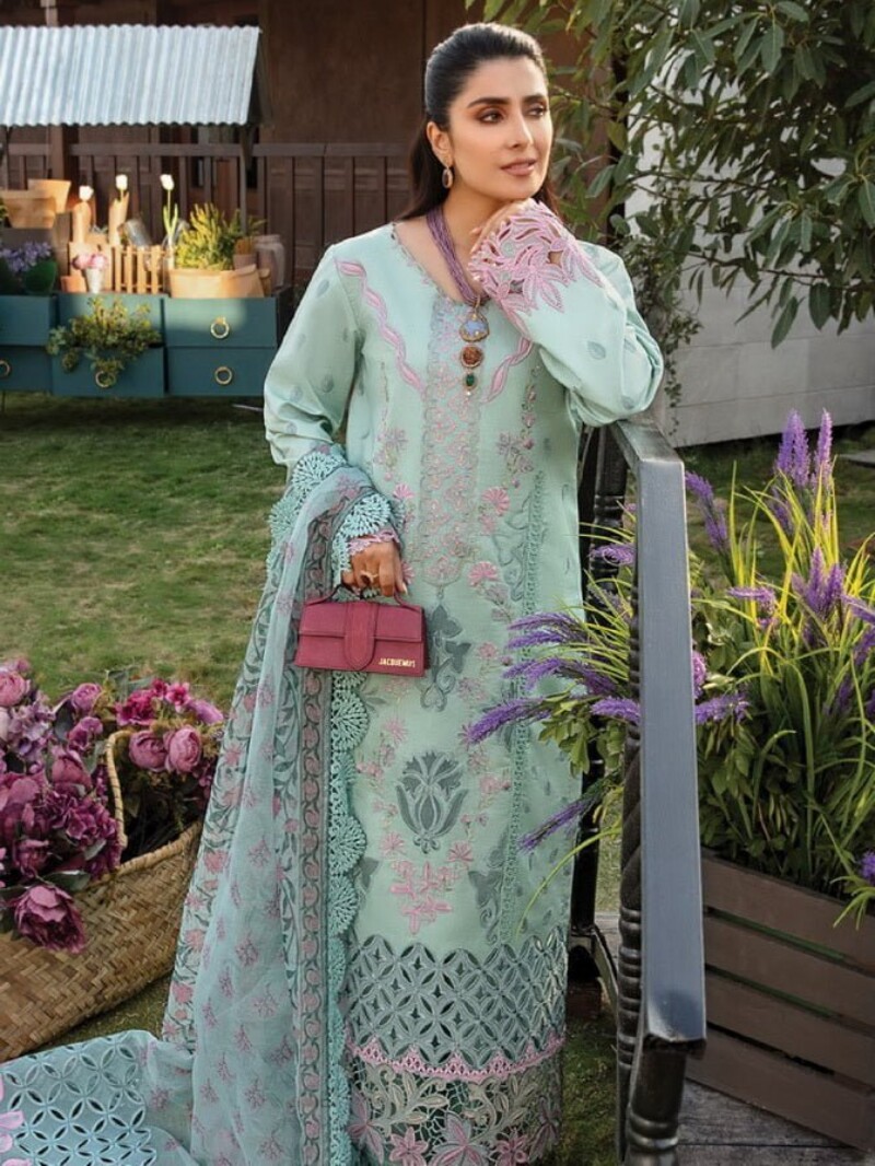 Rang Rasiya D-09 Amyra Premium Embroidered Lawn 3Pc Suit Collection 2024