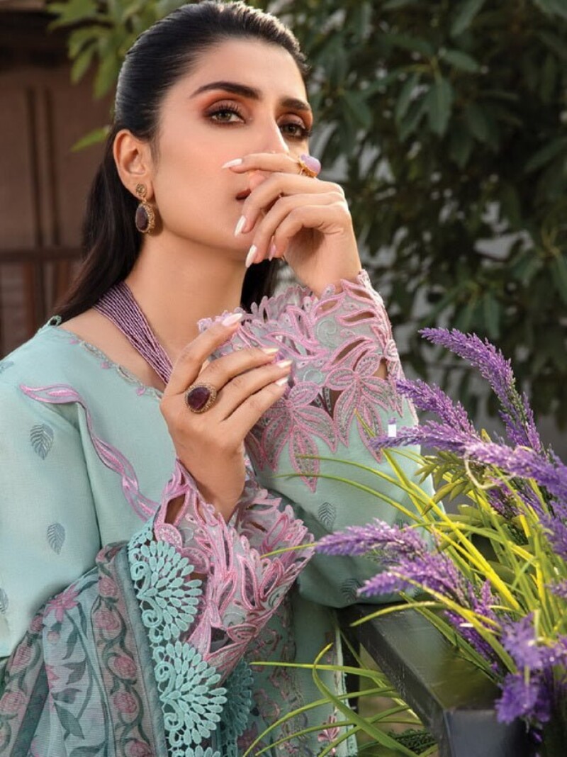 Rang Rasiya D-09 Amyra Premium Embroidered Lawn 3Pc Suit Collection 2024