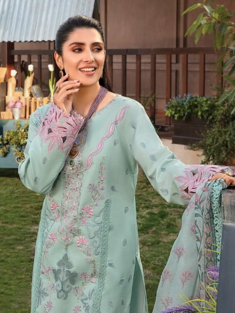 Rang Rasiya D-09 Amyra Premium Embroidered Lawn 3Pc Suit Collection 2024