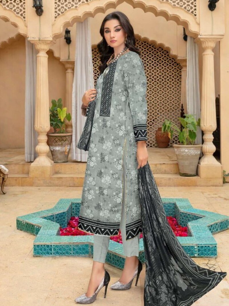 Rashk E Qamar Hajra Exclusive Dabi D-09 Qamar Hajra Exclusive Dabi Lawn Collection 2024