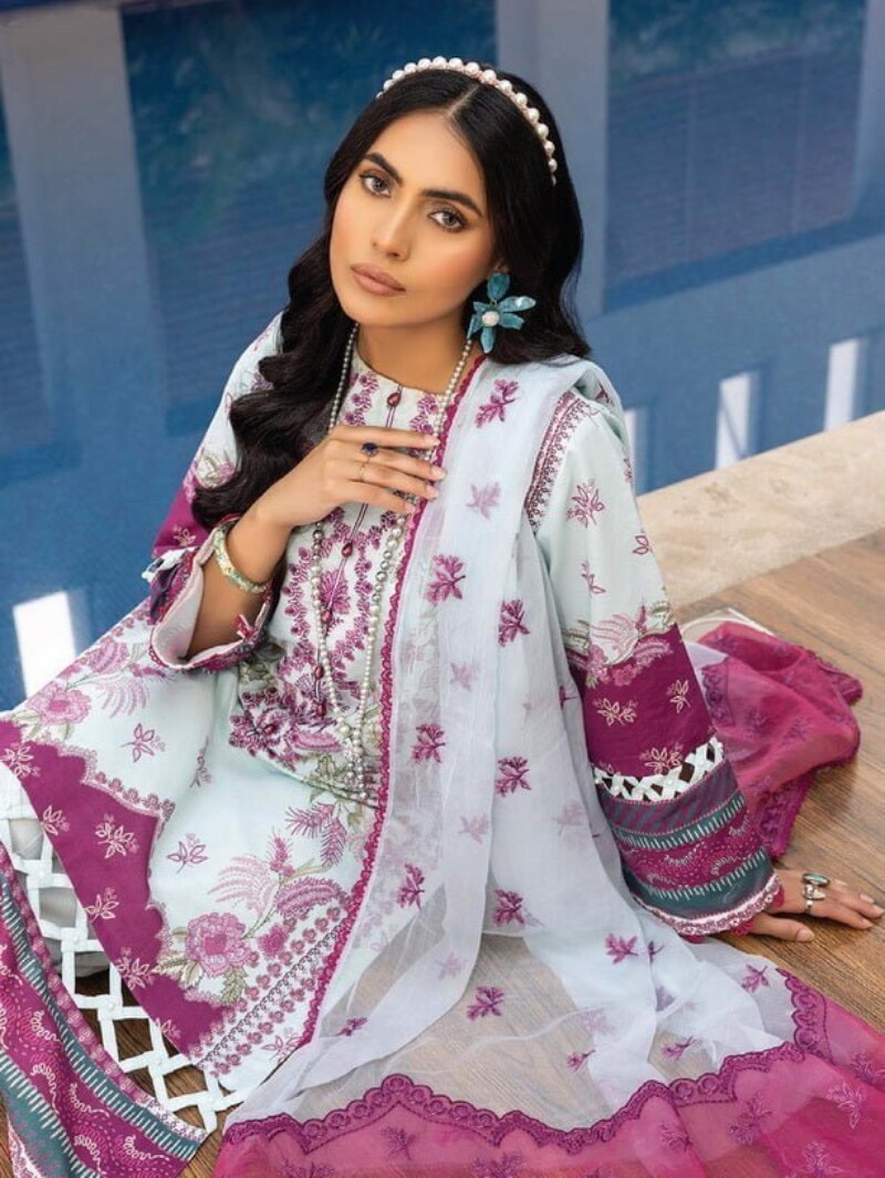 Humdum D-09 Embroidered Lawn 3Pc Suit Collection 2024