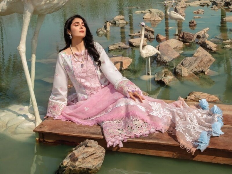 Rang Rasiya D-12 Hoorain Premium Embroidered Lawn 3Pc Suit Collection 2024