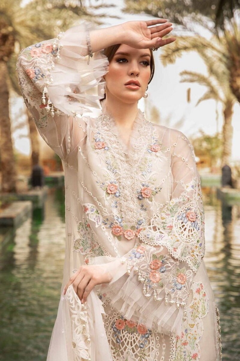 Maria.b D-2405-A Embroidered Luxury Lawn 3Pc Suit Collection 2024