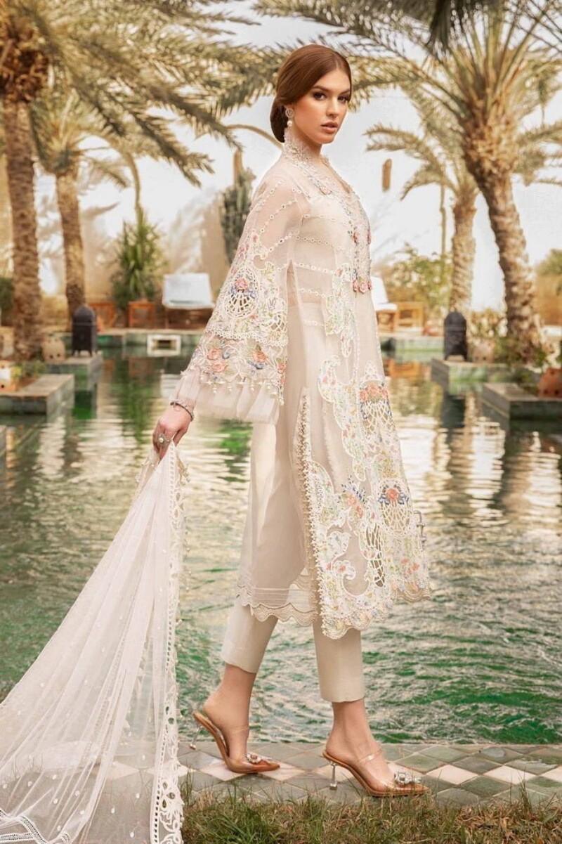 Maria.b D-2405-A Embroidered Luxury Lawn 3Pc Suit Collection 2024