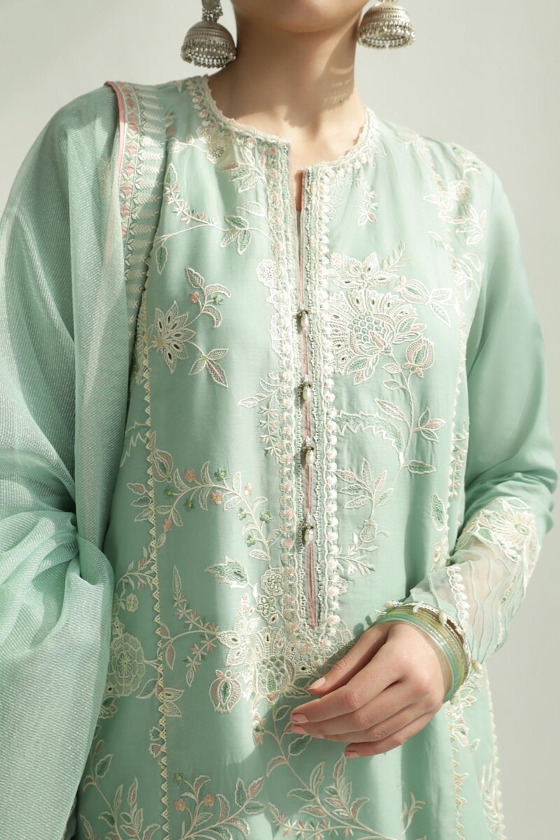 Zara Shahjahan D-05B Amira Embroidered Luxury Lawn 3Pc Suit Collection 2024