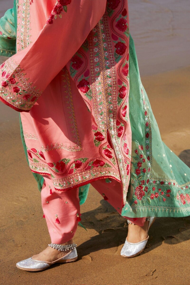 Zara Shahjahan D-06A Jiya Embroidered Luxury Lawn 3Pc Suit Collection 2024