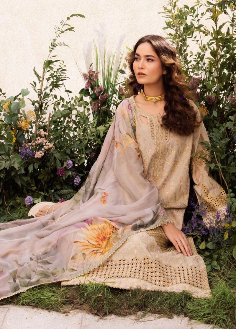 Iznik Dahlia Dl-03 Cascade Embroidered Luxury Lawn 3Pc Suit Collection 2024