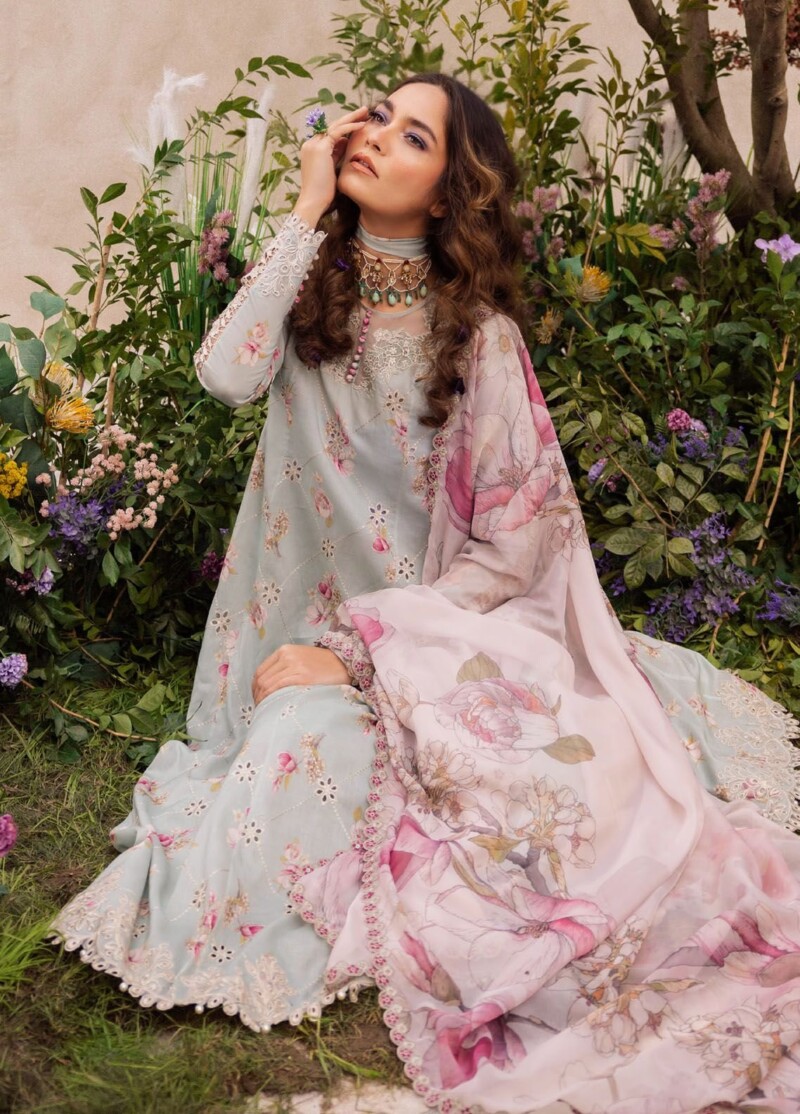 Iznik Dahlia Dl-10 Mirage Embroidered Luxury Lawn 3Pc Suit Collection 2024