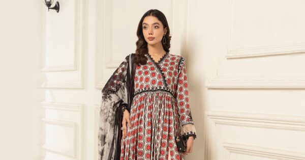 Farasha Black Scarlet Printed Essentials Collection 24