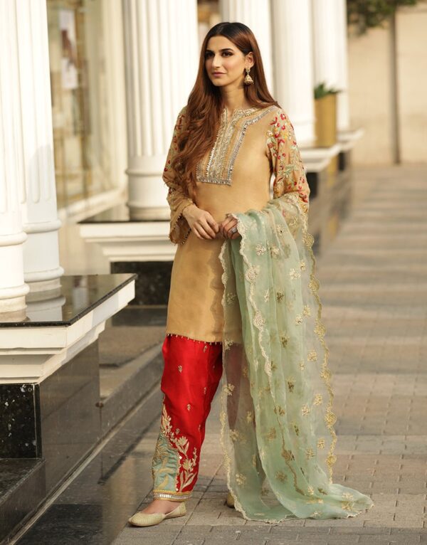 Faiza Saqlain Hayal Luxe Formals