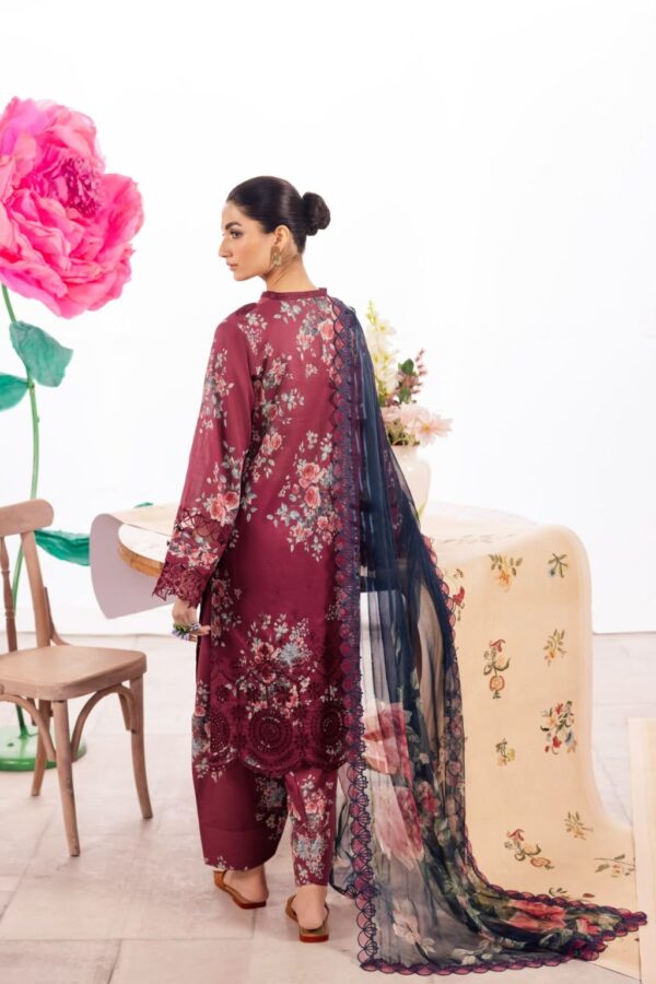 Iznik Embroidered Lawn Il24 12 Lawn Collection