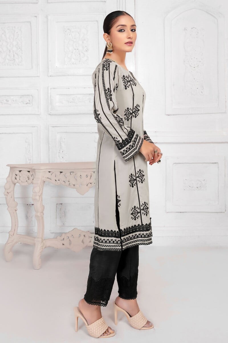 Motifz 3181 Ava Embroidered Lawn Stitched Casuals Collection 24