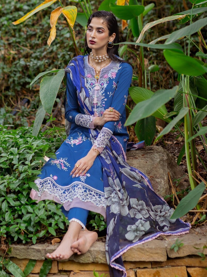 Roheenaz Dahlia Rnz-07A Bluebell Embroidered Lawn 3Pc Suit Collection 2024