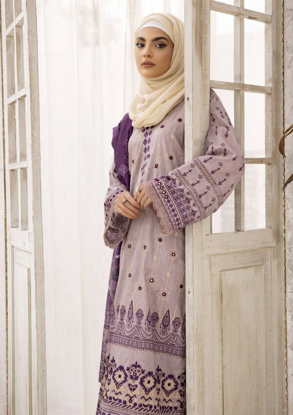 Sapphire Dgs24 05 Dua Gul E Zarki Lawn Collection 2024