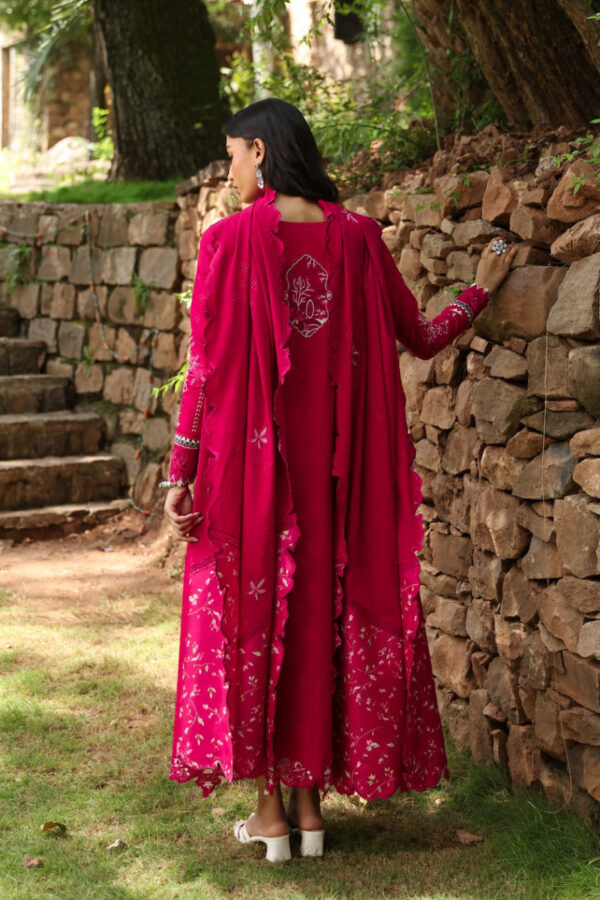 Qalamkar Lm-13 Tara Qlinekari Embroidered Linen Collection