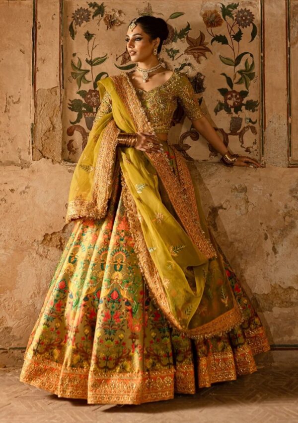 Maria Osama Khan Khwabedah Ishmal Formal Collection