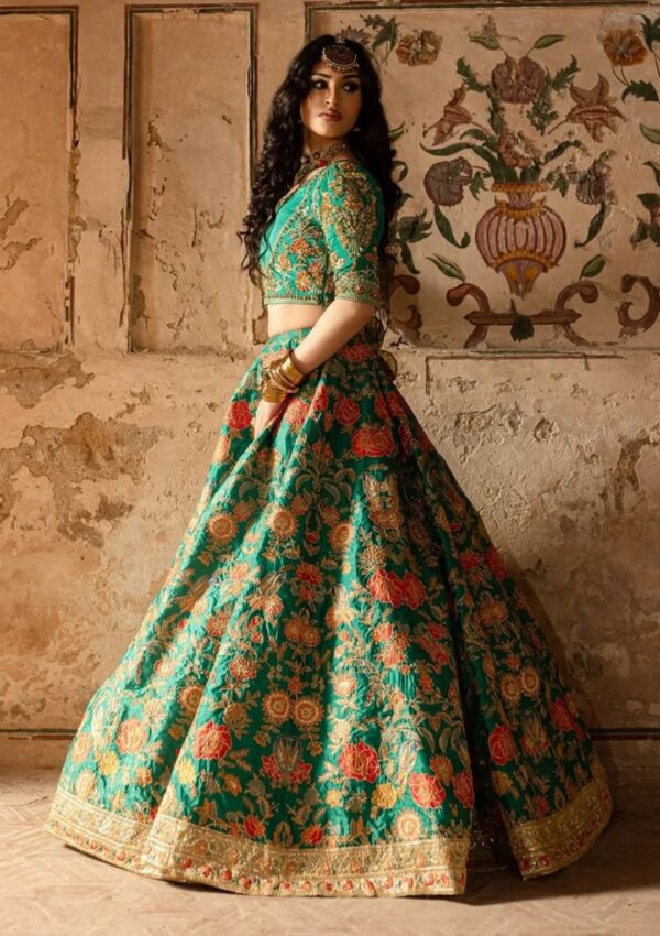 Maria Osama Khan Khwabedah Zinia Formal Collection