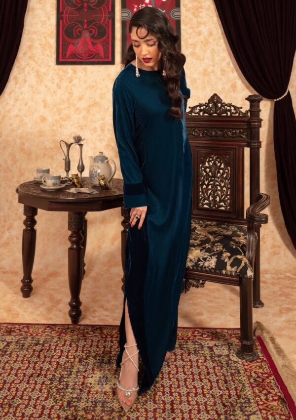 Fozia Khalid Ariana Velvet Deck 24 Pret Collection - Image 3