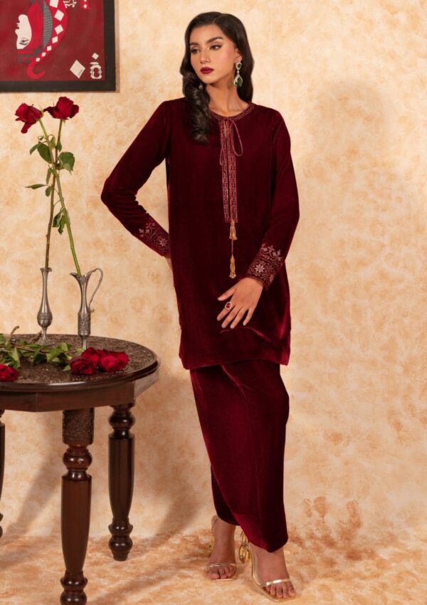 Fozia Khalid Garnet Velvet Deck 24 Pret Collection