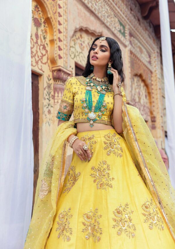 Maria Osama Khan Yasmin Virsa Formal Collection - Image 2